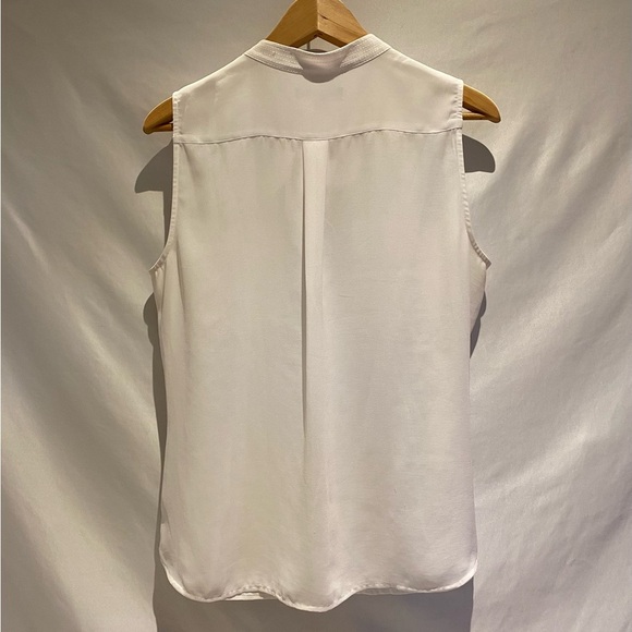 Banana Republic White Sleeveless Safari Blouse with Silver buttons, size 12 - Picture 8 of 8